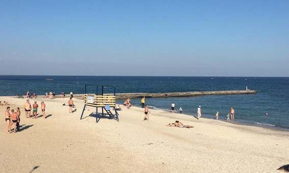 Жара и море: пляжный сезон в Одессе ещё не закрыт