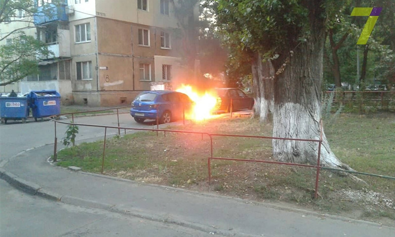 В Одессе вновь горели легковушки (ФОТО)