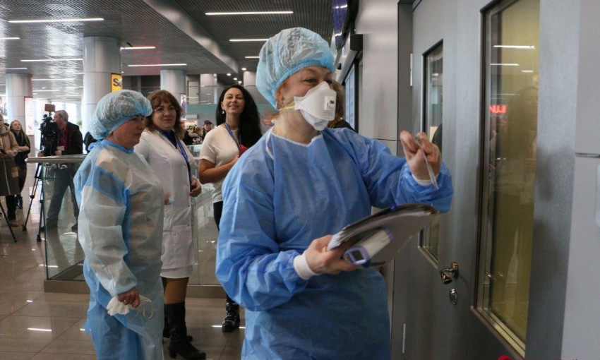 В Одесском аэропорту всех прибывших в нашу страну проверяют на наличие коронавируса