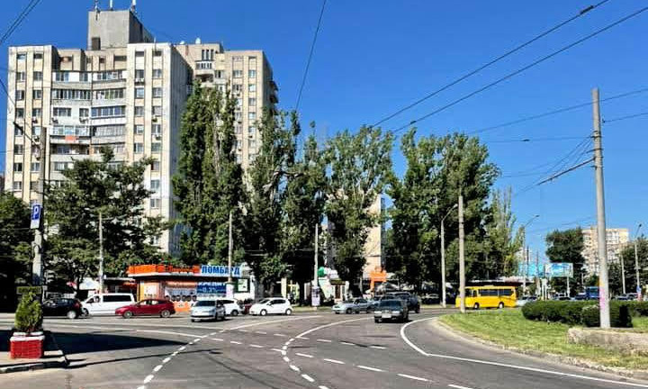 В Одессе один из перекрестков превратили в "турбокольцо" 