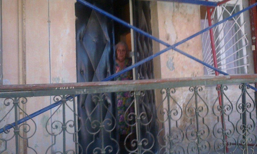 В Одессе работники ЖКС заблокировали пенсионерку в собственном доме