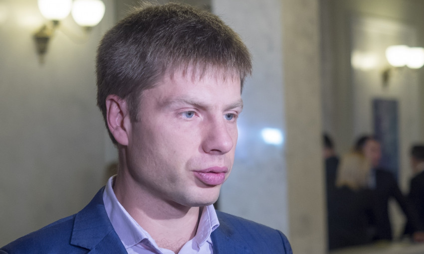 Одесский депутат Алексей Гончаренко внес законопроект об ограничении зарплат парламентариям