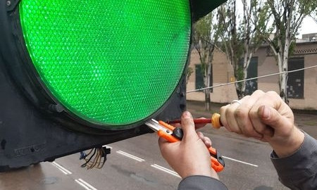 Из-за непогоды перестал работать светофор на Лузановском переулке