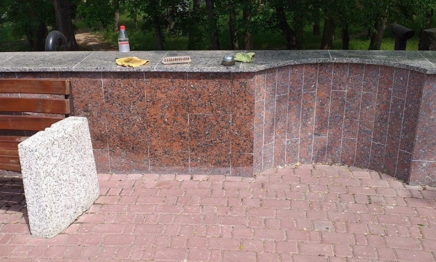 Вандалы изуродовали фонтан в парке Шевченко (ФОТО)