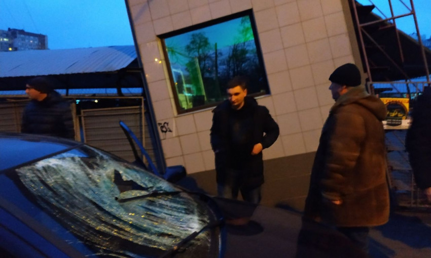 В Киевском районе Одессы полицейский «евробляхер» сбил двух человек и сбежал
