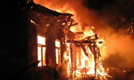 В центре Одессы люди тушили пожар своими силами
