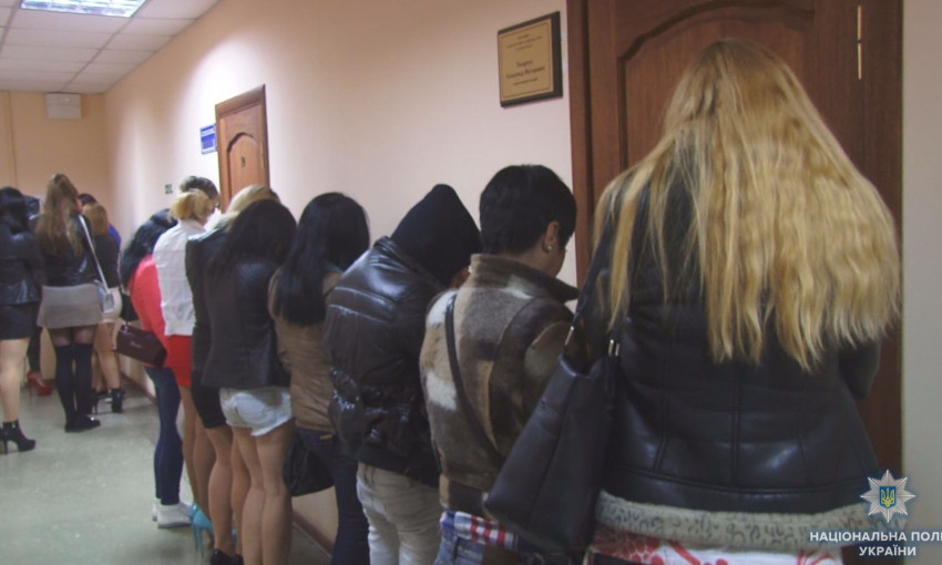 Чёртова дюжина: в Одессе задержали 13 проституток (ФОТО, ВИДЕО)