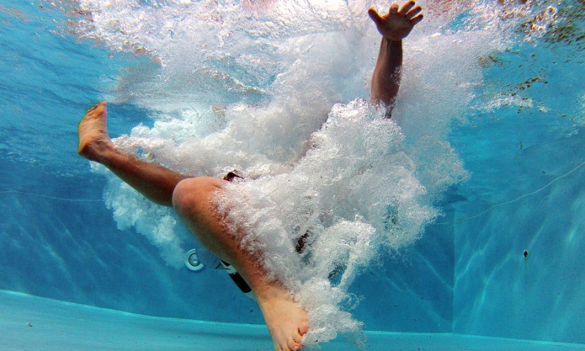 Смерть в бассейне: в Одессе утонул 49-летний мужчина 