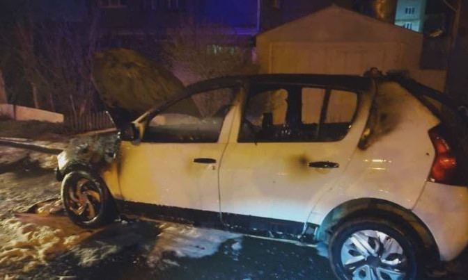 В Черноморске рано утром загорелся автомобиль 