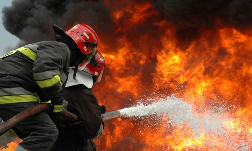 Возгорание авто на улице Балковской: одно сгорело, три повреждены