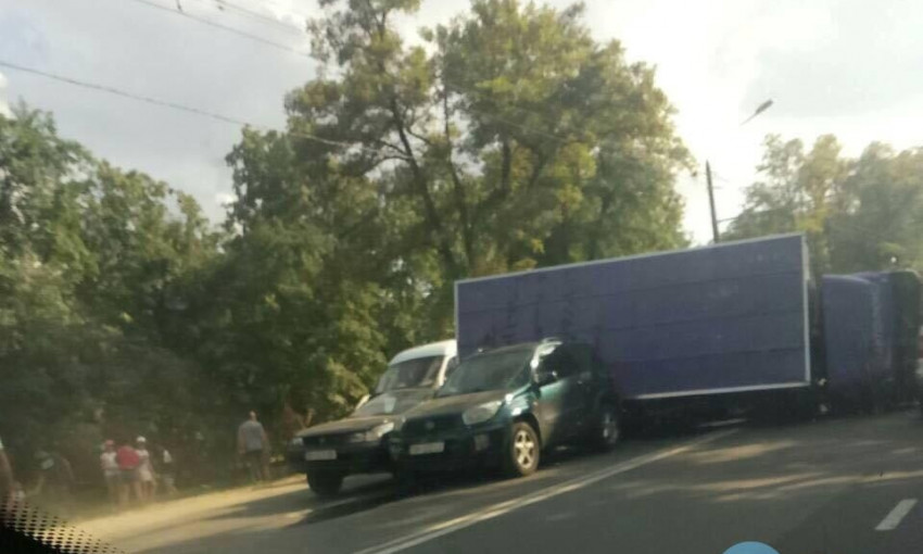 На Овидиопольской дороге перевернулся грузовик (ФОТО)