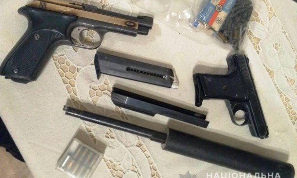 Жительница Одессы хранила дома пистолеты погибшего мужа (ФОТО)