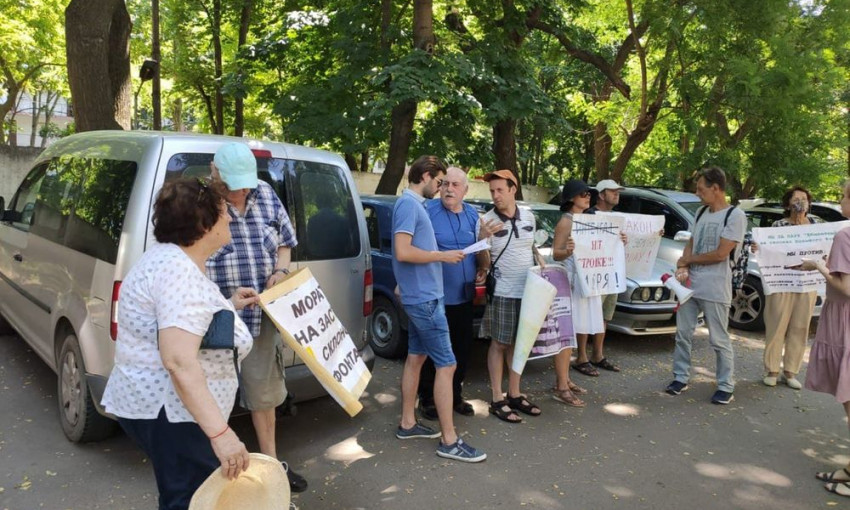 Одесситы митинговали против строительства жилого комплекса на склонах 