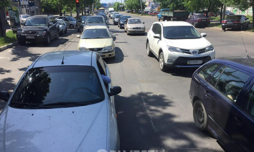 ДТП на Среднефонтанской вынудило водителей сбросить скорость до 5 км/час