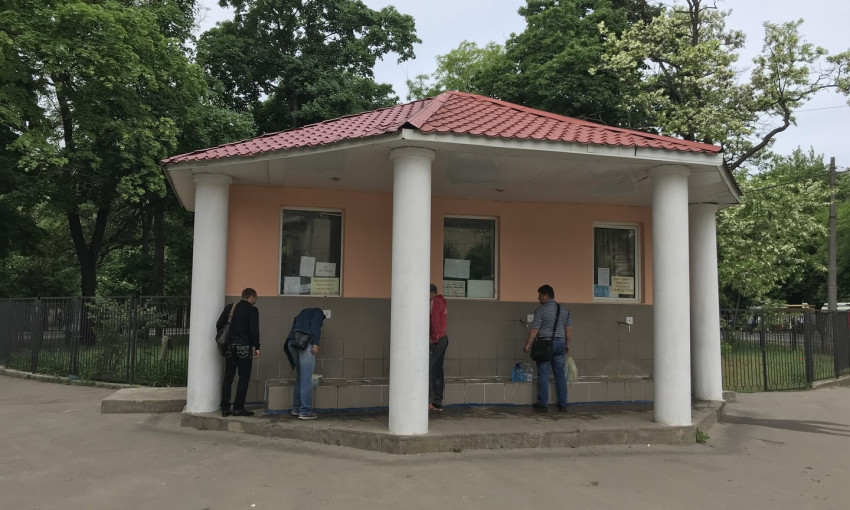 В бюветах Одессы выдают на руки не более 20-ти литров воды