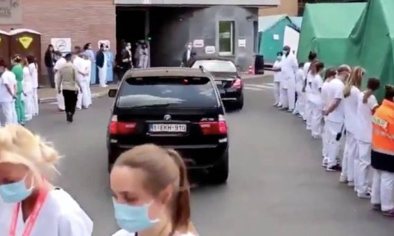 Бельгийские медики устроили коридор позора своему премьеру 