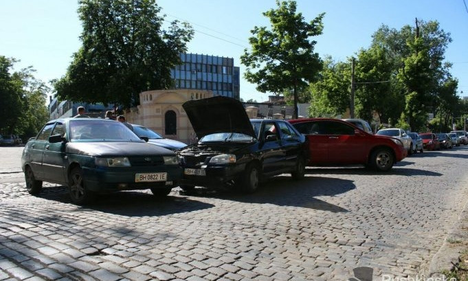 На Французском бульваре серьёзная авария и огромнейшая пробка