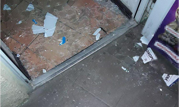 В Одессе магазинный вор пытался спрятаться от полиции в углу (ФОТО)