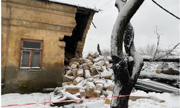 Жители Молдаванки рады, что никто не пострадал при обрушении стены (фото)