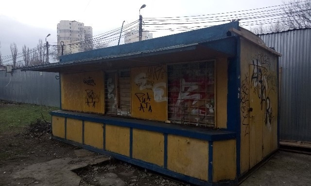 В Одессе продолжают демонтаж временных сооружений