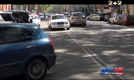 В Одессе парковка перекрыла половину улицы