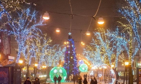 Появилось видео залитой огнями новогодней Дерибасовской