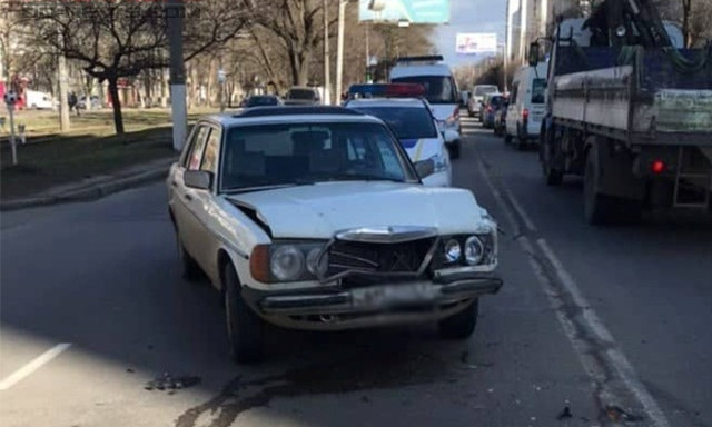 ДТП на Котовского: авто отбросило на детскую площадку