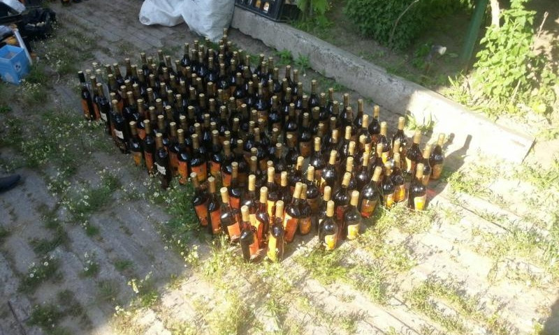 В селе под Одессой разоблачили производство поддельного алкоголя (видео)