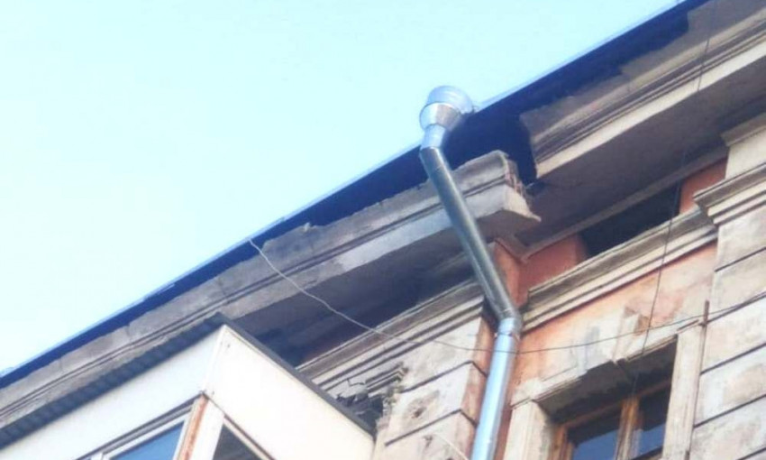 В Одессе спасатели не допустили обрушения фасада 