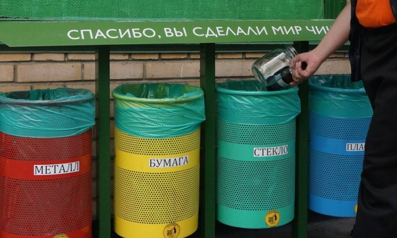 В Одессе сортированный мусор сваливают в общую машину 