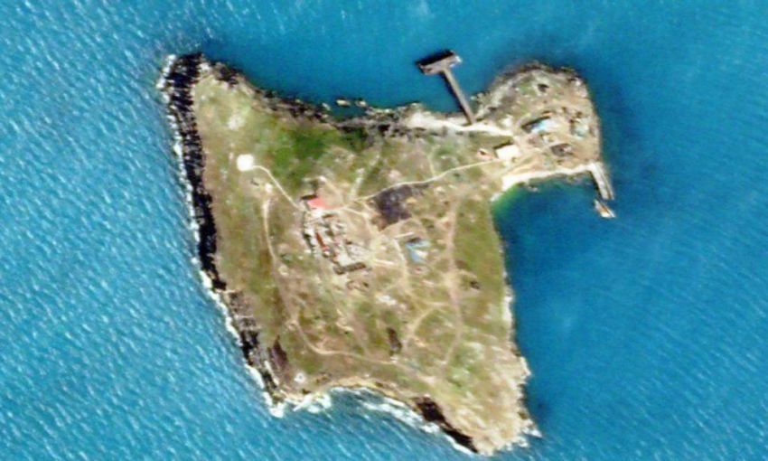 Авиация ВСУ ударила по «панцирям» россиян на острове Змеиный (+ВИДЕО)
