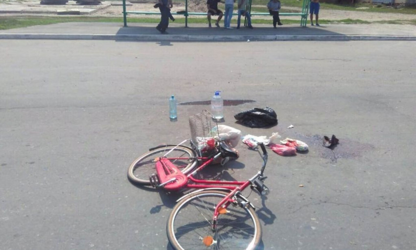Серьёзная авария: автомобиль сбил велосипедиста, пострадавший доставлен в больницу