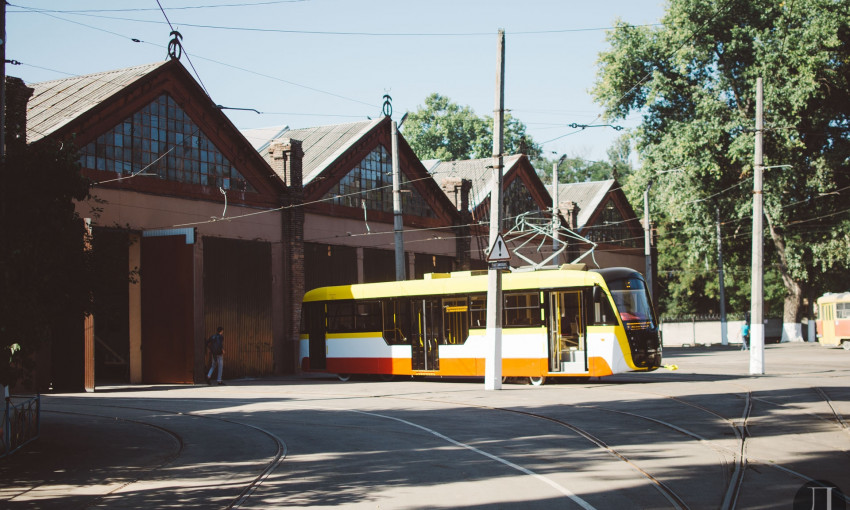 На улицы Одессы вышло два новых трамвая