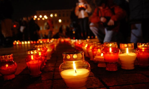 Одесситы зажгли лампадки в память о Голодоморе 