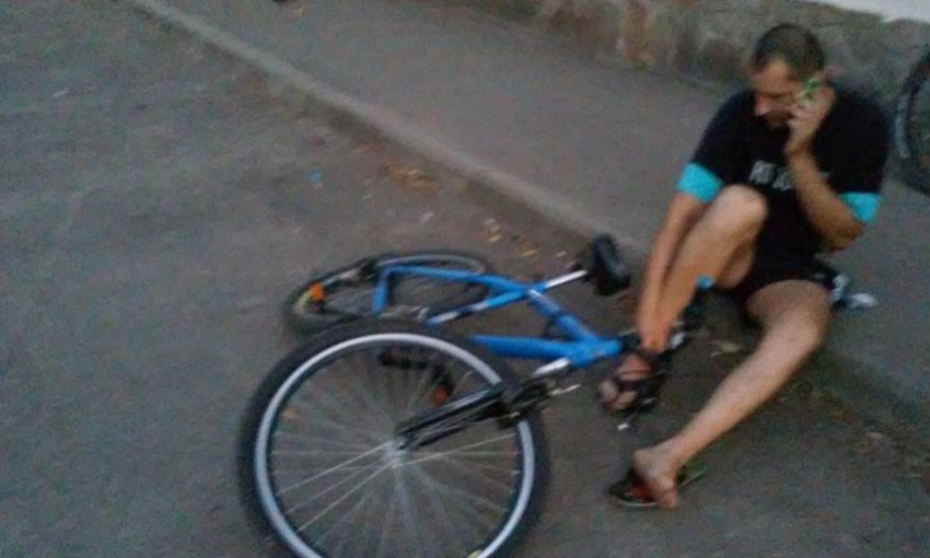 На Дмитрия Донского автомобиль сбил велосипедиста и скрылся с места ДТП