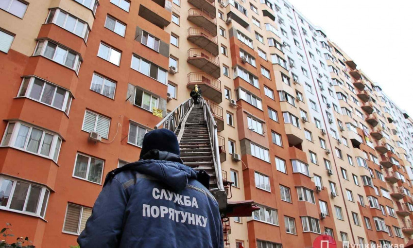 В Одессе для тушения пожаров в небоскребах есть всего одна лестница и она достает только до 16 этажа
