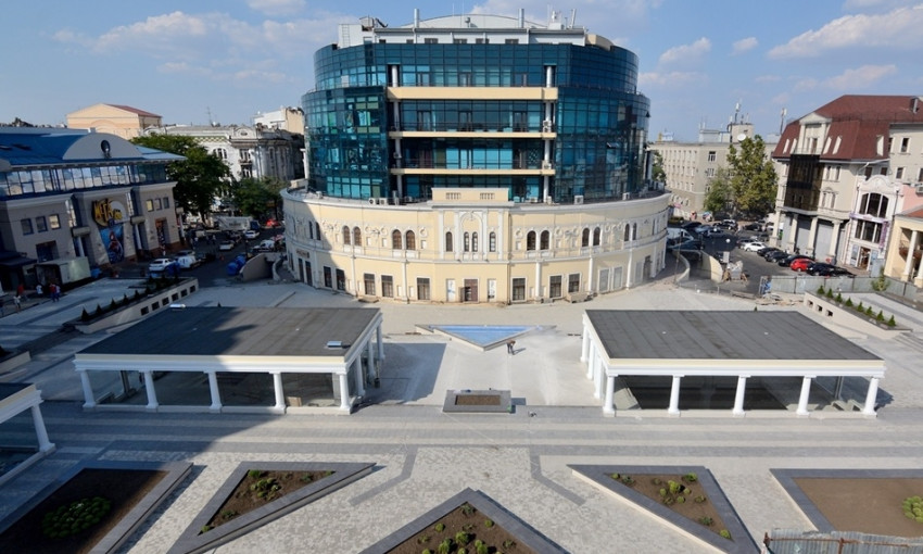 На Греческой площади отреконструируют фонтан