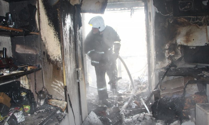 На Фонтанской дороге горел дом, спасли двух мужчин