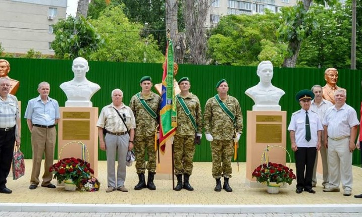 В Одессе открыли памятники Героям Украины