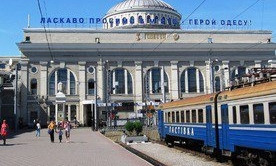 Пассажирам Одесского ЖД вокзала пришлось выйти раньше