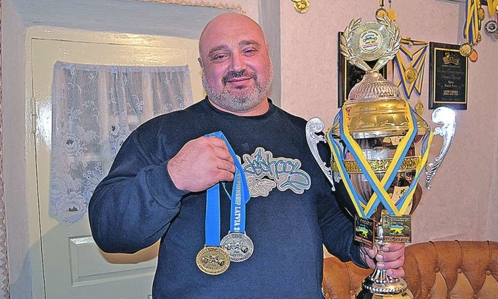 Одесский священник одержал победу на Чемпионате Украины по пауэрлифтингу