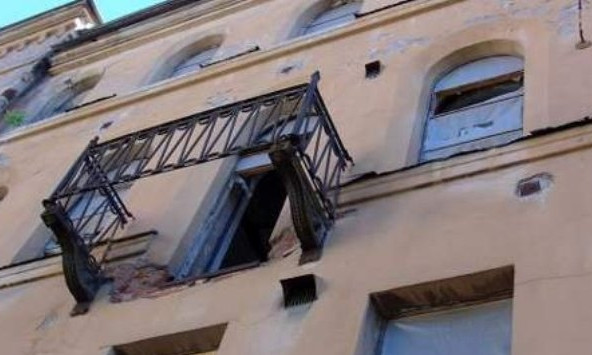 Обрушился балкон: есть жертвы