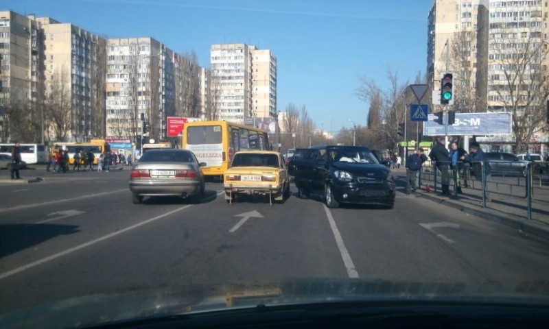 Серьёзная авария на Котовского с участием трёх автомобилей
