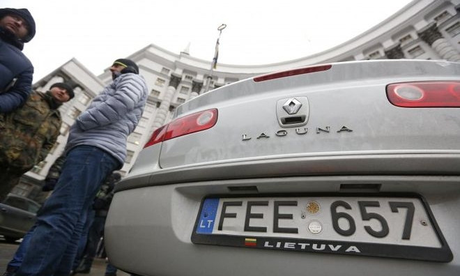 В Одессе таможня и полиция проверяют авто на «евробляхах»