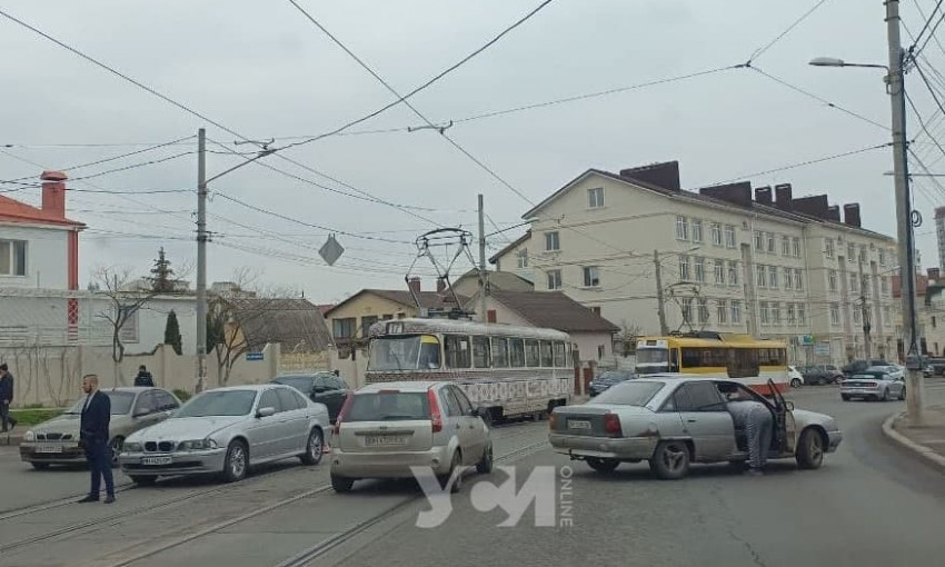 В Одессе из-за ДТП не ходит один из трамваев 