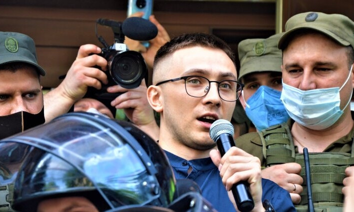 Сергея Стерненко осудили на 7 лет – под зданием суда начались столкновения с полицией 
