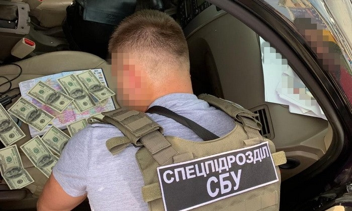 Одного из руководителей одесского военкомата поймали на взятке