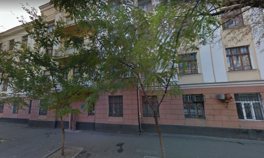 Дымящаяся проводка, тараканы и отсутствие теплой: что происходит в общежитии одесского Педунивера