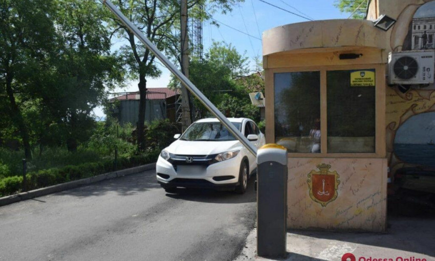 Где и сколько в Одессе стоит припарковаться возле пляжа 