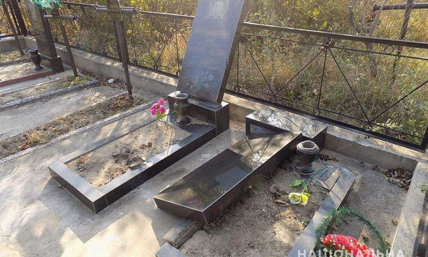 Малолетние вандалы разрушили памятники в селе Подольского района (ФОТО)